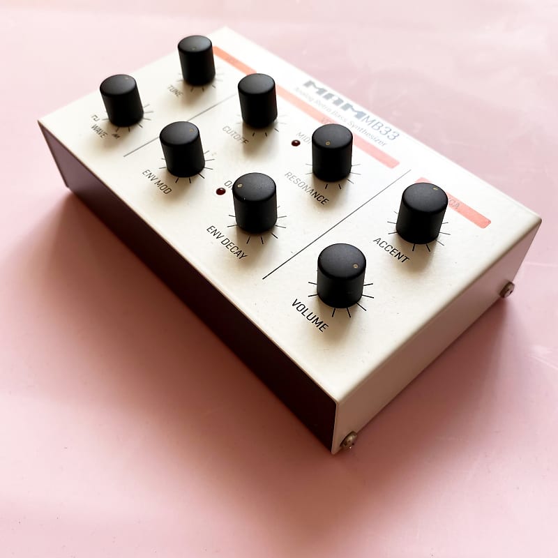 MAM MB33 Retro Analog Bass Synthesizer (303 clone)!