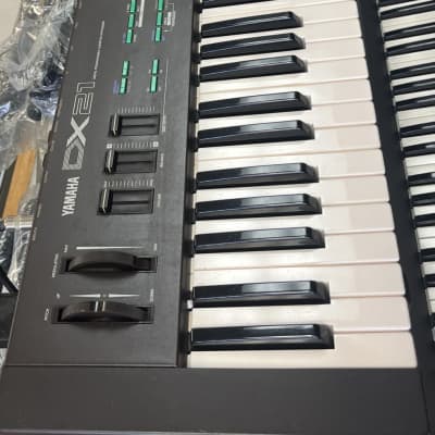 YAMAHA DX21 PROGRAMMABLE ALGORITHM SYNTHESIZER (VINTAGE)