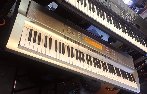 CASIO WK 200 76 Key Keyboard good used w non original power supply LOCAL Only