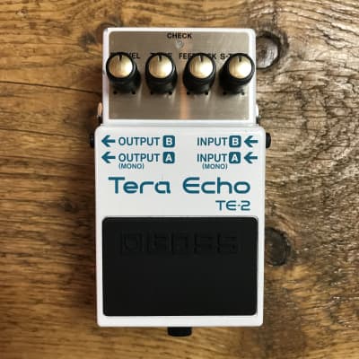 Boss TE-2 Tera Echo