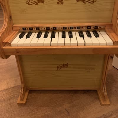 Hering 25 key toy piano - Natural image 1