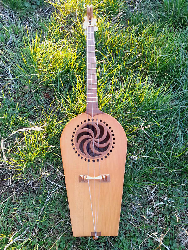 Georgian folk music instrument Panduri | String instrument Panduri | ფანდური | Fanduri image 1