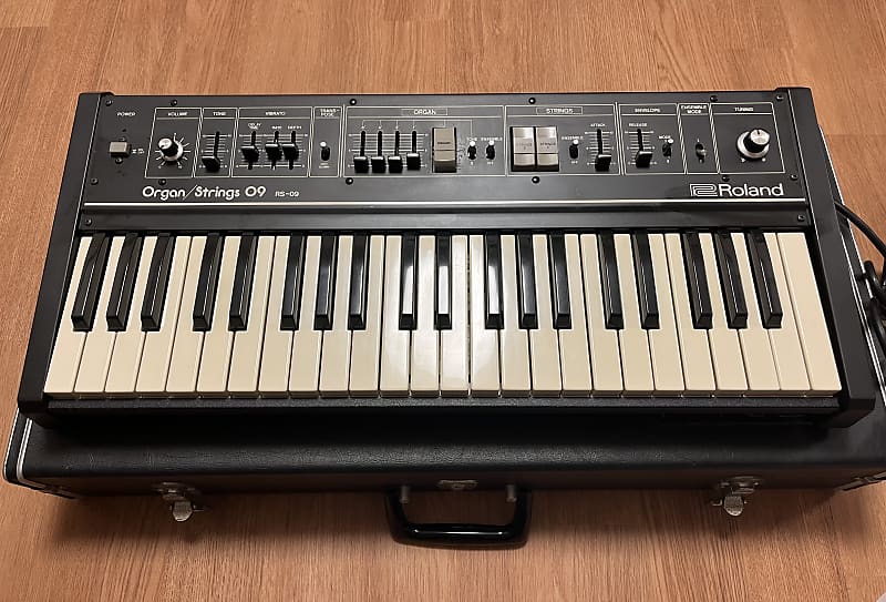 Roland RS-09 アナログ シンセサイザー Roland Organ/Strings RS-09 アナログシンセサイザー 希少】 Roland