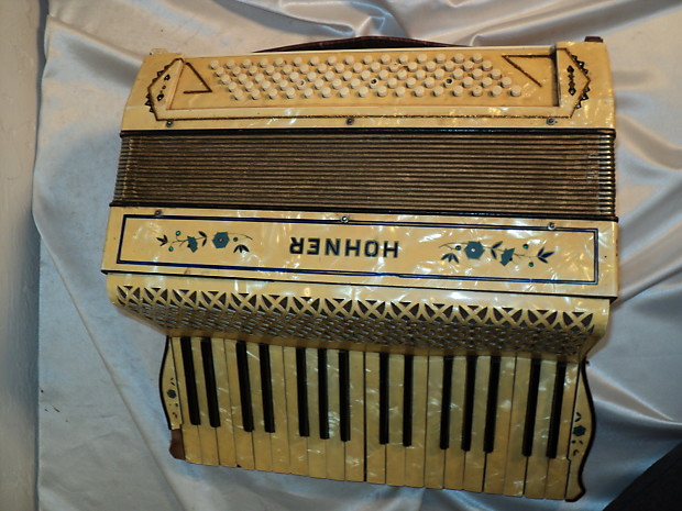 Hohner Vintage 1940s Accordion (Germany) For Repair image 1