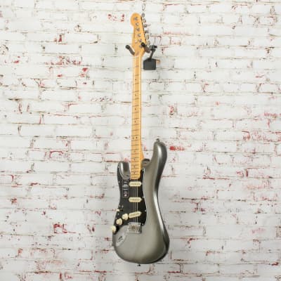 Fender - American Professional II Stratocaster® - Left-Handed Electric Guitar -  Maple Fingerboard - Mercury - w/ Deluxe Hardshell Case image 3