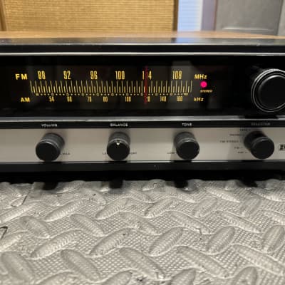 Rare Vintage Realistic AM/FM 8 hot Track Stereo Record System Model 14-931