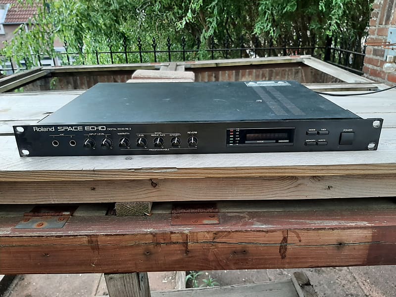Roland RE-3 Space Echo | Reverb