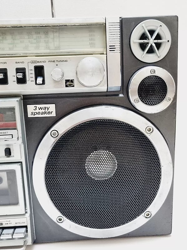 TOSHIBA BomBeat 40 Boombox Ghettoblaster Stereo Radio Cassette