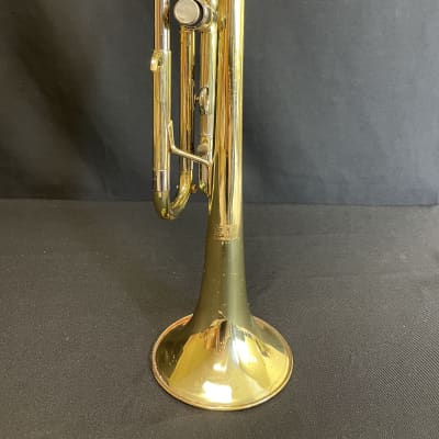 Getzen Used Student Trumpet 300 Series image 9