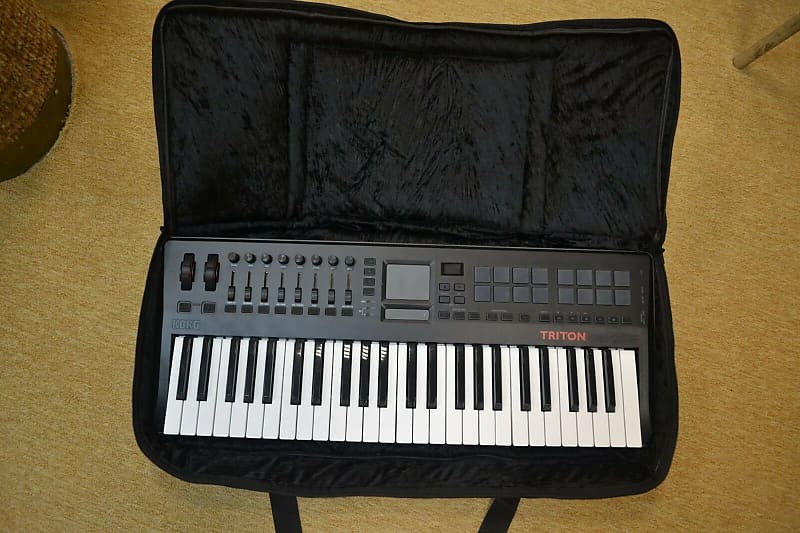Custom padded travel bag soft case for KORG Microstation 61-key keyboard image 1