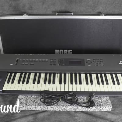 KORG N364 Music Workstation Synthesizer w/ Hard Case in Very Good Condition.
