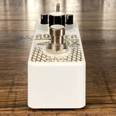 Outlaw Effects Rocker Box Tremolo Guitar Effect Pedal image 3