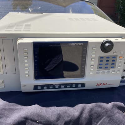 Akai S6000