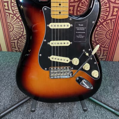 Fender Vintera II '70s Stratocaster with Maple Fretboard 2023