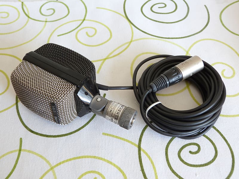 05 AKG D12 ビンテージ AKG D12 Cardioid Dynamic Microphone | Reverb Australia