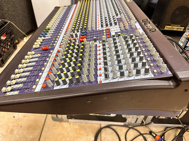Midas Venice 320 32-Channel / 46-Input Mixing Console | Reverb