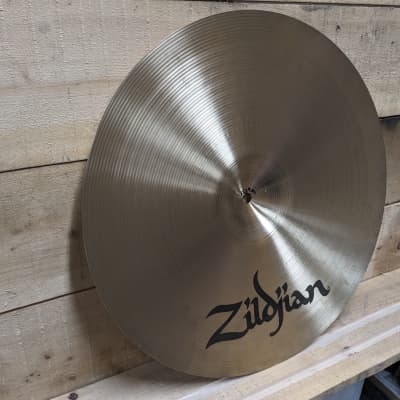 Zildjian 16" A Series Medium Thin Crash Cymbal 1982 - 2012 - Traditional image 9