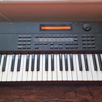 Roland XP-50 61-Key 64-Voice Music Workstation Keyboard 1995 - 1998 - Black