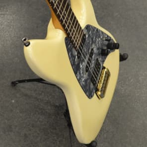 Alvarez Custom Classic 6-String Electric Guitar with Hardshell Case image 4
