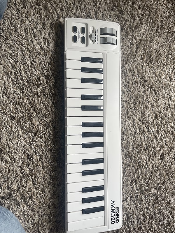 Midi plus AKM320 2020 White Reverb