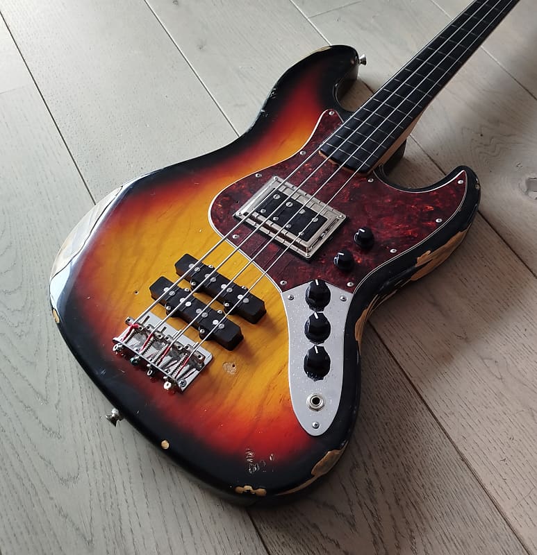 Fender MIJ body / Allparts fretless neck licensed by Reverb