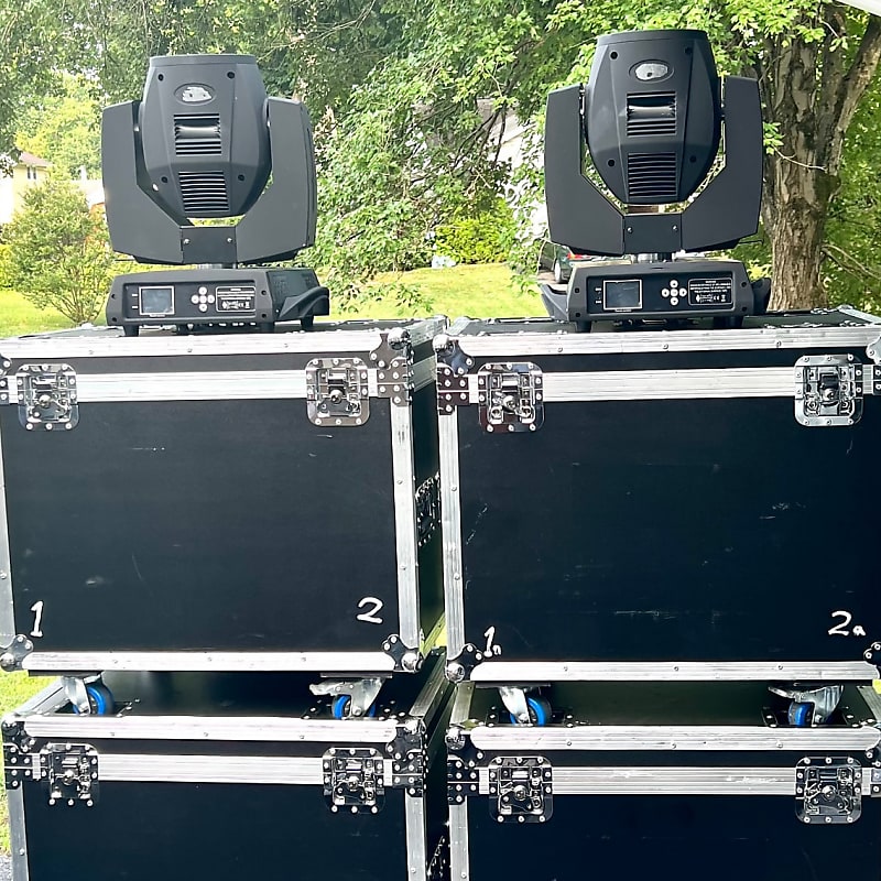 2 Teste mobili beam 7R 230W + Flightcase - Omega Music Store