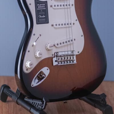 Fender Player Stratocaster Left Handed 3-Color Sunburst DEMO image 3
