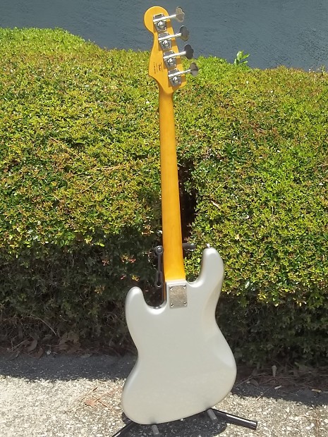 Squier Classic Vibe 60s Jazz Bass Inca Silver w/Matching