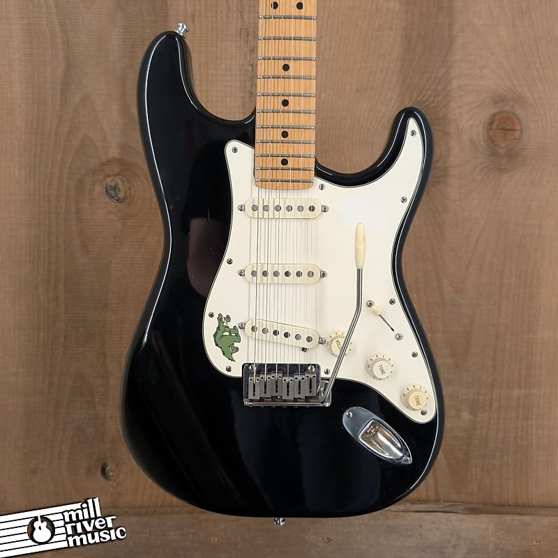 Fender USA Stratocaster – Black (1984) – Used w/Hardshell Case