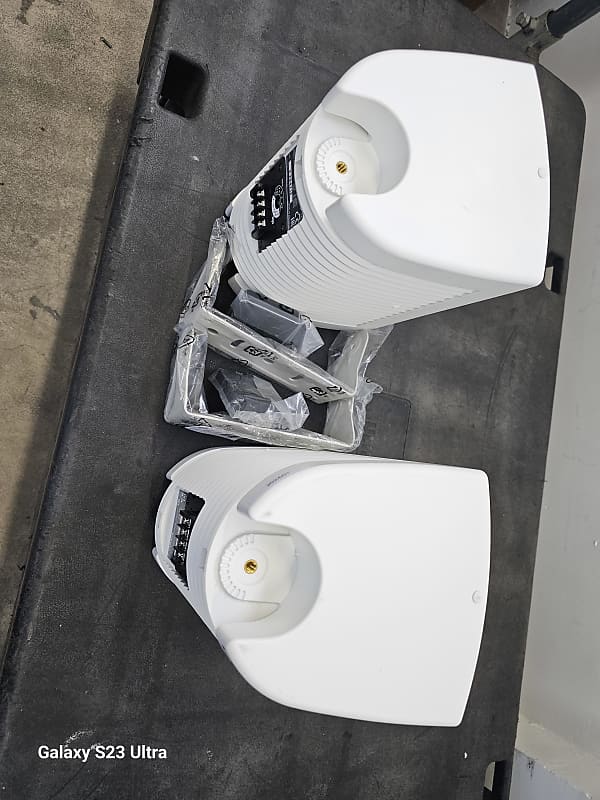 Yamaha outdoors speakers Check Pictures for model  			