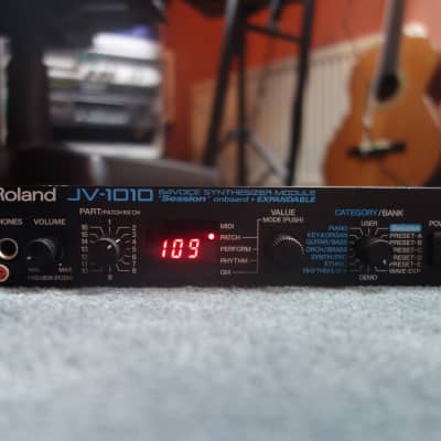 Roland JV-1010 64-Voice Synthesizer Module 1999 - 2003 - Black