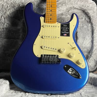 Fender American Ultra Stratocaster, Maple Fingerboard- Cobra Blue (US21021721) image 12