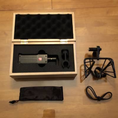 sE Electronics Voodoo VR1 Passive Ribbon Microphone Black w Case and Shock mount image 3