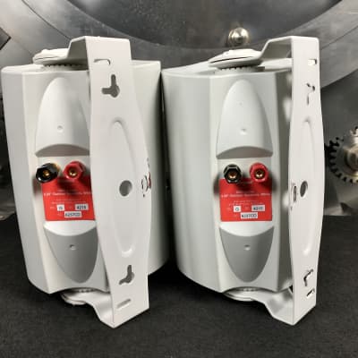 Immagine Legrand 1000 Series 5.25" Outdoor Speaker Pair White - 2