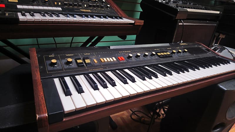 Yamaha CP11 Electronic Piano