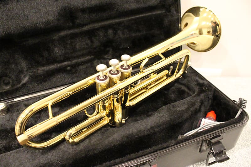 Bach TR600 Aristocrat Bb Student Trumpet w/ Mpc, Oil, Cleaning