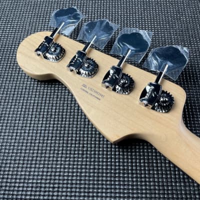 Fender American Performer Precision Bass, Rosewood- 3-Color Sunburst (US23092945) image 10