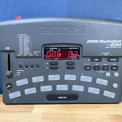 Zoom The RhythmTrak RT-234 - Drums / SFX / Bass Machine