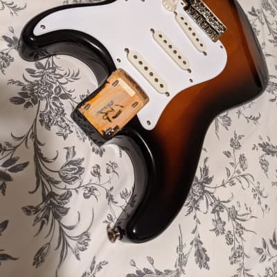 Squier Classic Vibe Stratocaster '50s Loaded Body, 2-Tone Sunburst image 5