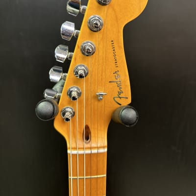 2011 Fender AM DLX Stratocaster V Neck - 2 Tone Sunburst image 4