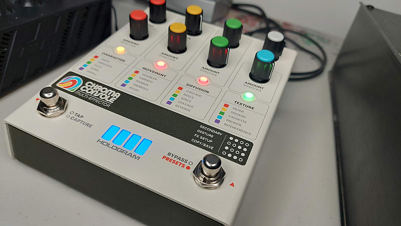 Chroma Console Hologram ほぼ新品 Hologram Electronics Chroma Console - YouTube