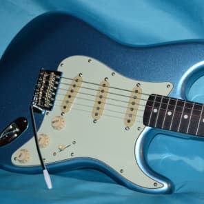 Squier classic vibe 60s stratocaster electric guitar lake placid blue 2025