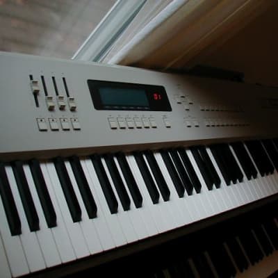 Akai MX-1000 White | Reverb