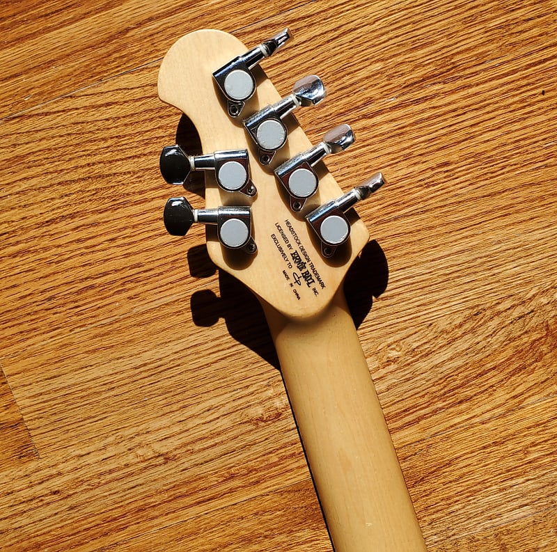 【OLP MM4】Musicman Silhouette ストラトタイプ 激レア OLP MM4 Blue Sparkle – Chicago Music Exchange