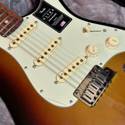 Fender American Ultra Stratocaster Rosewood Fingerboard Electric Guitar Ultraburst image 6