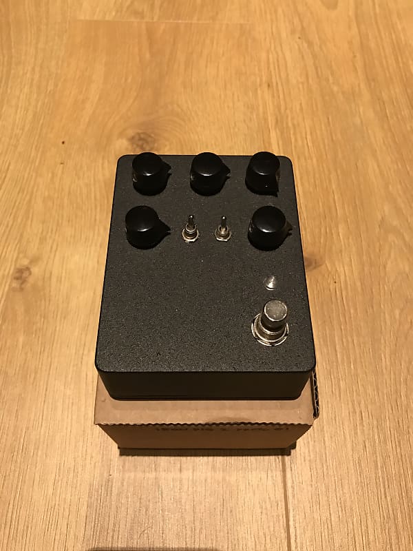 ギター (earthbound audio)IRON PIG V2 PROTO #1 Earthbound Audio Iron Pig - Pedal on ModularGrid