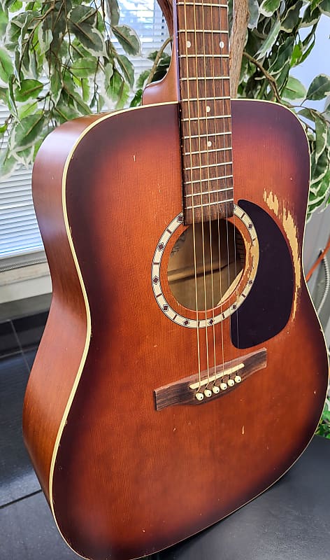 Art & Lutherie Cedar Antique Burst 2010's Acoustic Guitar