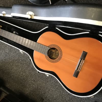 Yamaha G-170a classical guitar  made in Taiwan 1969-1972  in very good condition with excellent hard case image 2