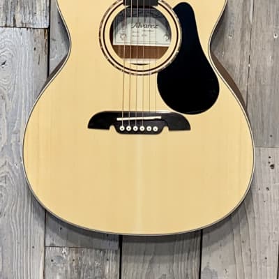Alvarez RF26 Regent OM/Folk Acoustic Natural Complete with Killer Gig Bag  & Guitar Wall Hanger ! image 2