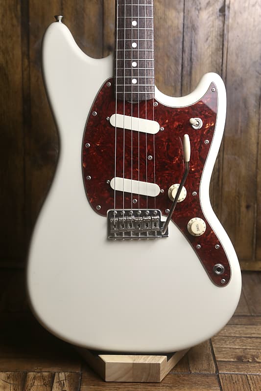 Fender MIJ Traditional II 60s Mustang | Reverb